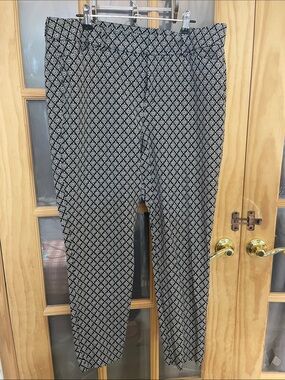 163. Old Navy Black and White Printed Pixie High-Rise Pants
